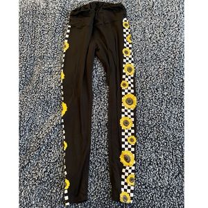 Sunflower leggings.